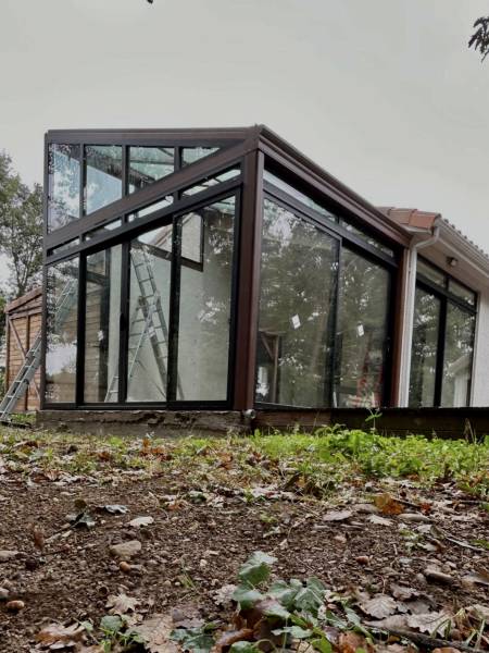 Nouvelle véranda aluminium style verrière intégrée à l'habitation