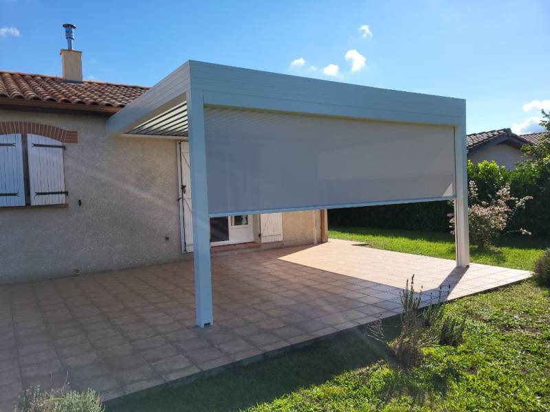 Pergola bioclimatique adossée à Toulouse