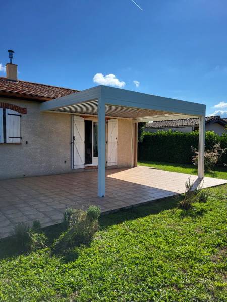 Pergola bioclimatique sur mesure avec store intégré, motorisé à Toulouse